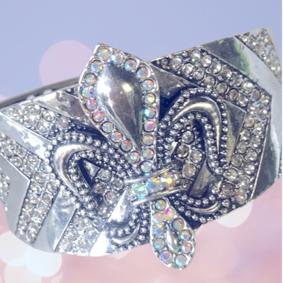 👑 Stunning Bracelet embellished with Crystals Fluer De Lis - Picture 3 of 8